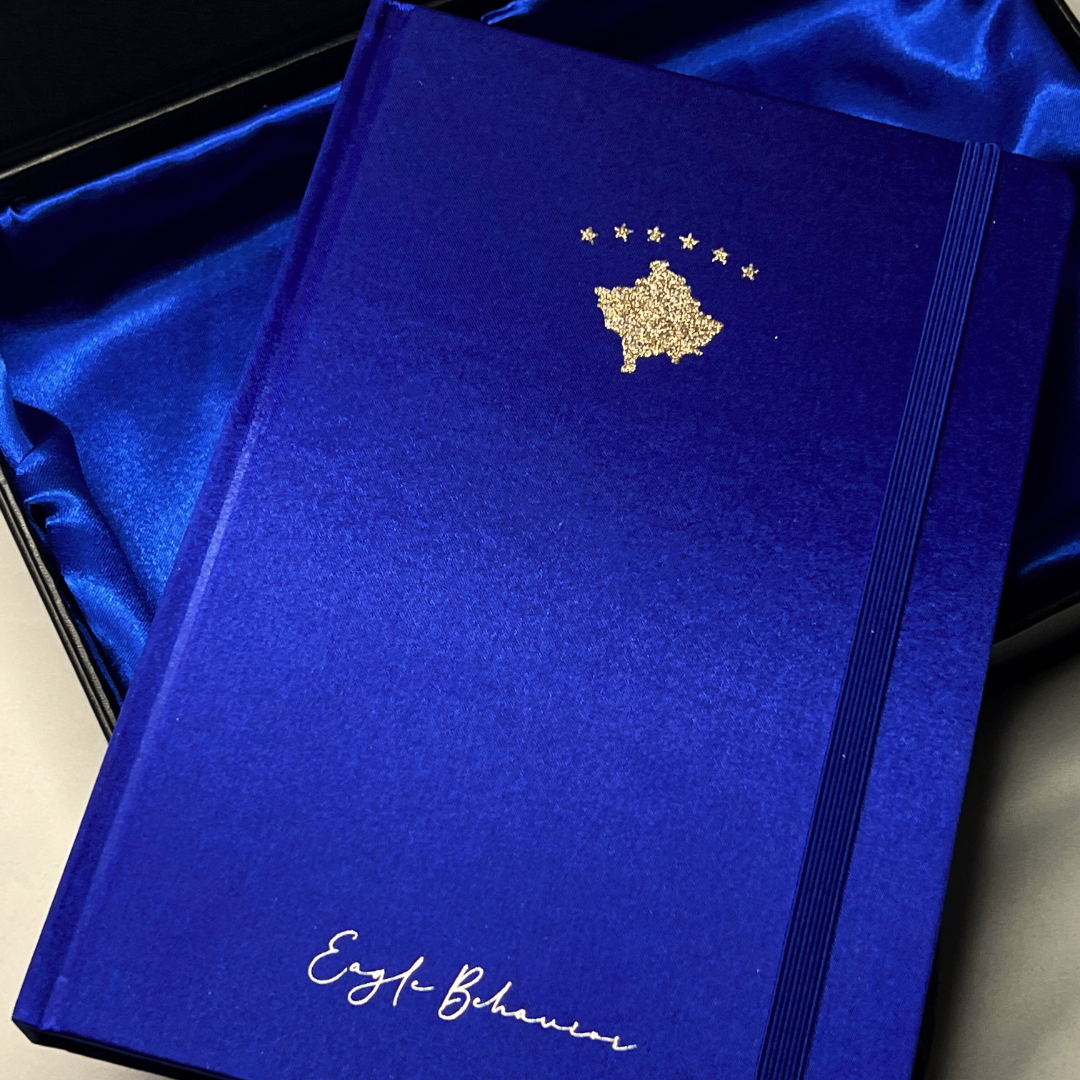 Carnet de luxe “Dardan” – Satin Bleu Royal & Carte Dorée du Kosovo | Identité Noble