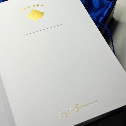 Carnet de luxe “Dardan” – Satin Bleu Royal & Carte Dorée du Kosovo | Identité Noble