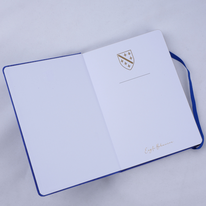 Carnet de luxe “Hava” – Satin Bleu Royal & Fleurs de Lys Dorées | Élégance Slavo-Balkanique