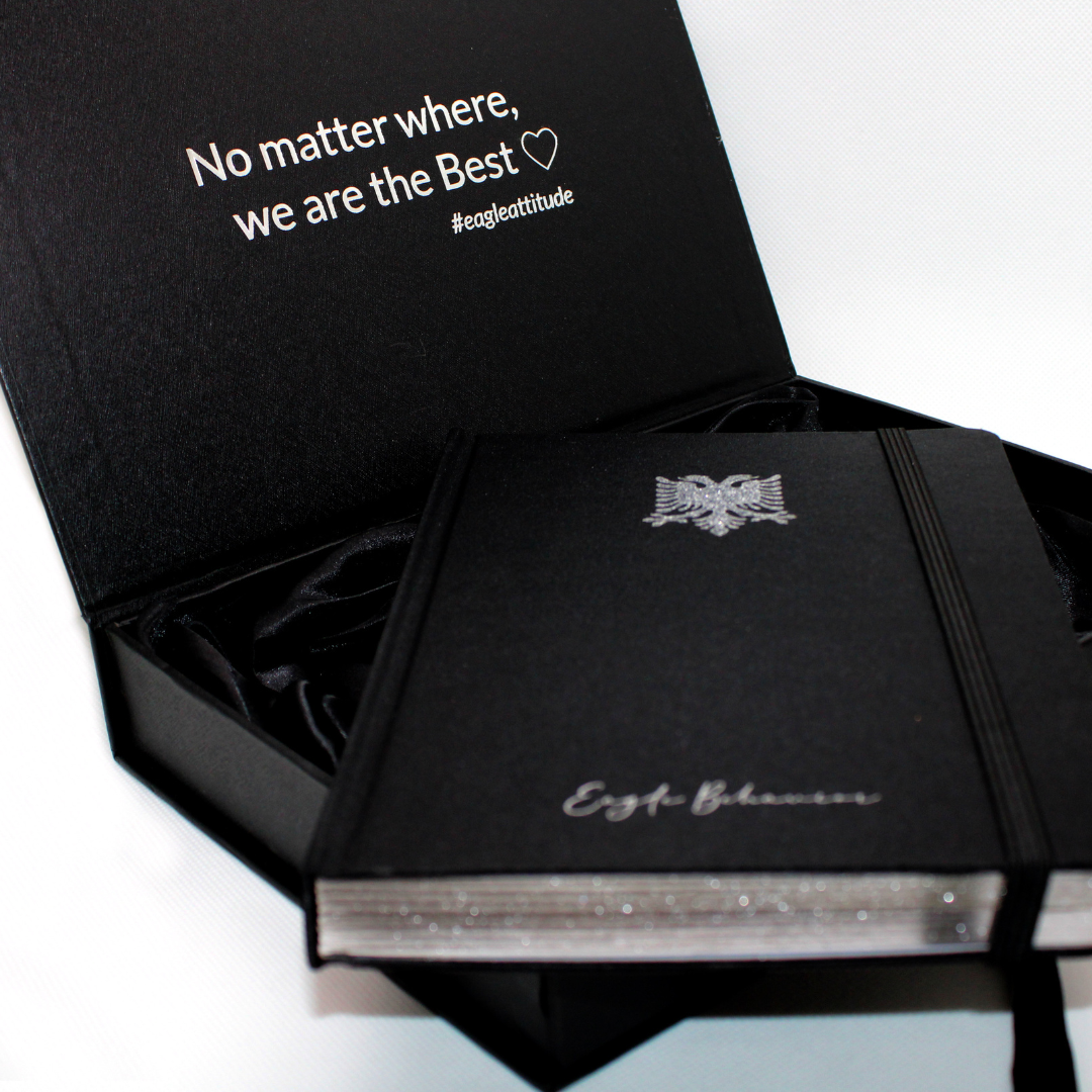 Carnet de luxe “Shqiponja” – Satin Noir Profond & Aigle Albanais Pailleté Argenté | L’Âme Silencieuse de l’Aigle